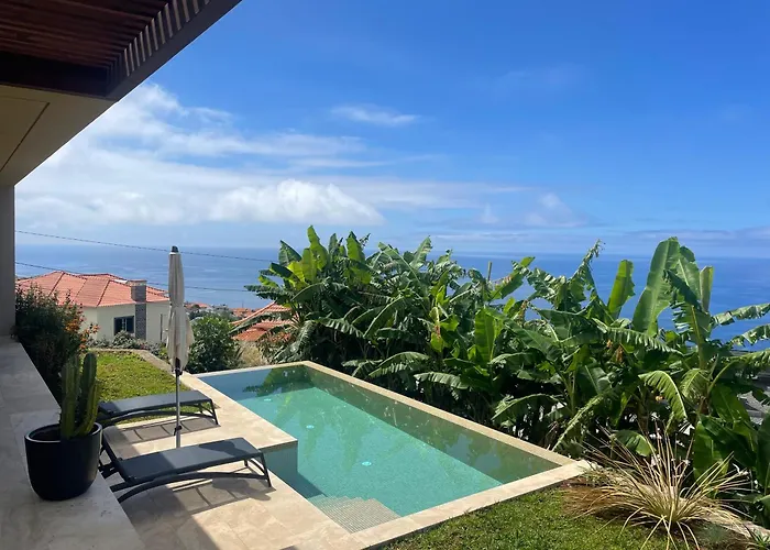 The Rock * Estreito Da Calheta