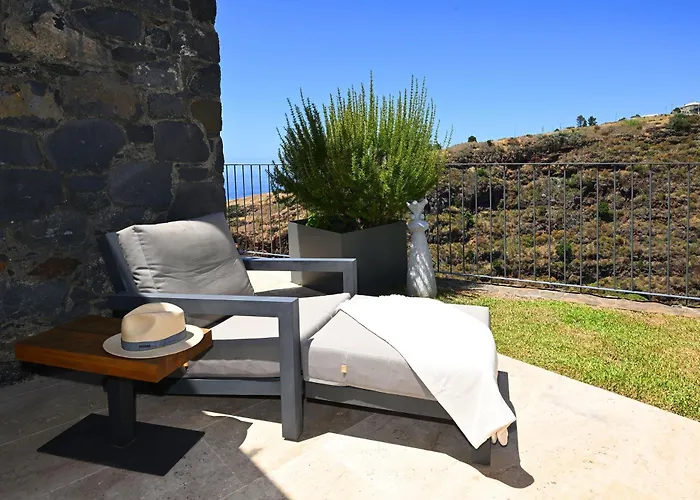 The Rock * Estreito Da Calheta